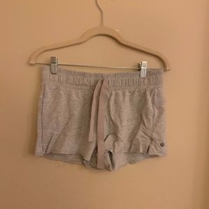 LULULEMON gray size 6 sweatshorts